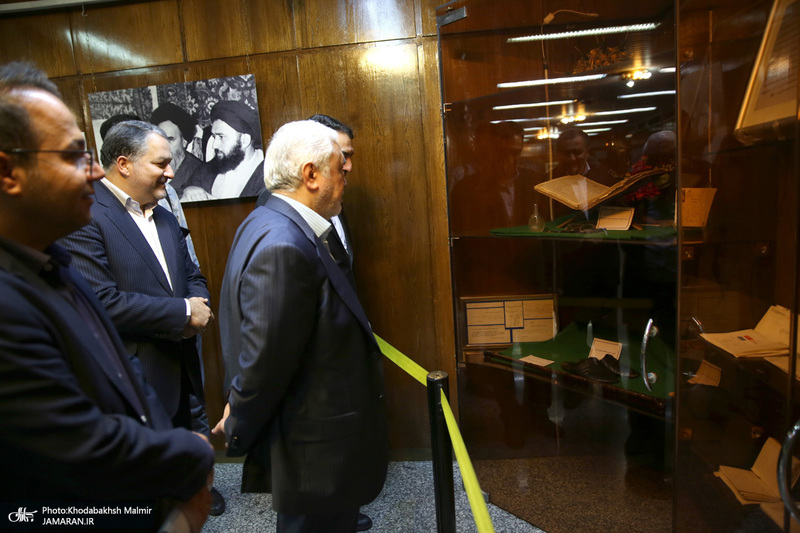 بازدید علی دارابی، معاون میراث فرهنگی از بیت امام خمینی (س) از جماران