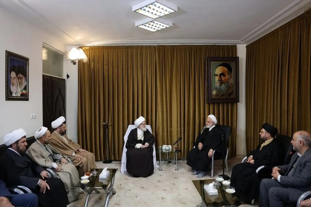 آیت‌الله العظمی نوری همدانی در دیدار رئیس قوه قضائیه: آنچه در نظام و انقلاب اصل محسوب می‌شود «مردم» هستند و مابقی خادم مردم هستند