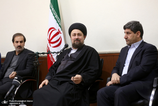 دیدارمدیران و جمعی از اعضای تحریه موسسه مطبوعاتی ایران و خبرگزاری ایرنا با سید حسن خمینی