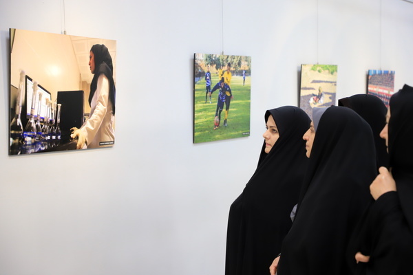 نمایشگاه عکس « زنان در قاب تصویر» در نگارخانه حوزه هنری آذربایجان غربی افتتاح شد