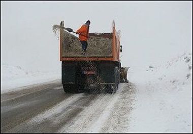 تردد در جاده‌های منتهی به شهر ریوش با زنجیر چرخ ممکن است