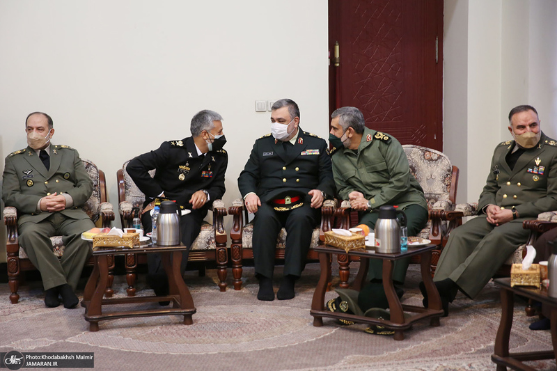 حاشیه های تجدید بیعت فرماندهان ارشد نیروهای مسلح با آرمان های امام خمینی (س)