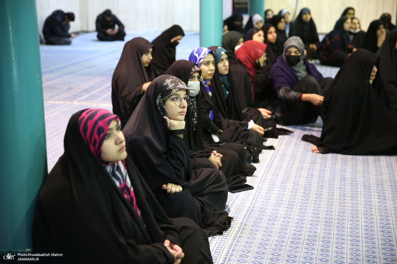 بازدید جمعی از دانش آموزان از بیت امام خمینی (س) در جماران 1