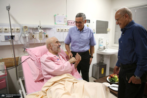 عیادت جمعی از شخصیت های سیاسی و فرهنگی از سید محمد خاتمی - 2