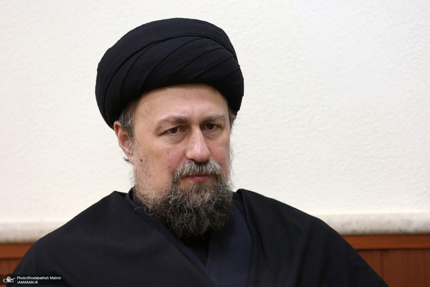 سید حسن خمینی: تا پایان جنگ واجب عینی است که همه در صحنه باشند/ مسجد، خیابان، کوچه و میدان را ترک نکنیم/ امروز بحث ایران و تمامیت ارضی است/ به شورای رهبری اعتماد کنیم/ ایران متعلق به تک تک مردم ایران است