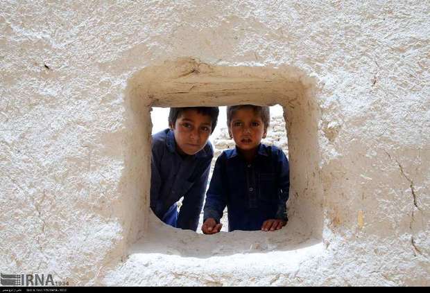 اینجا کودکان نغمه باز باران نمی خوانند