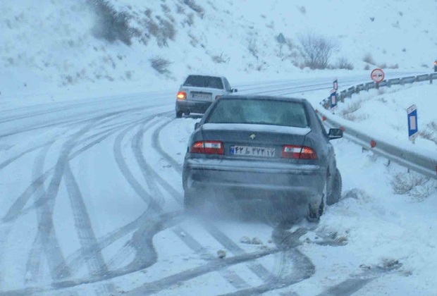 بارش برف، جاده بجنورد-جنگل گلستان را لغزنده کرده است