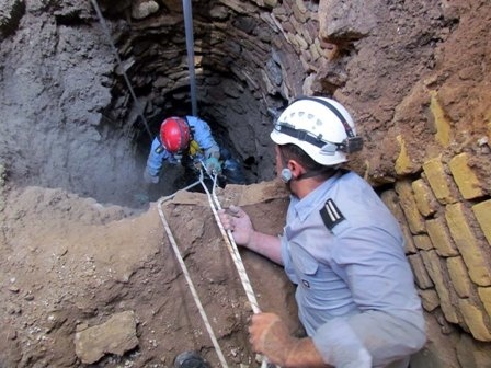 سقوط زن جوان به درون چاه در قزوین