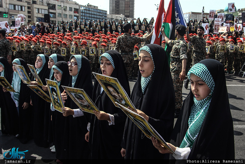 راهپیمایی نمازگزاران در اعتراض به کشتار مسلمانان میانمار