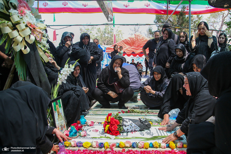 مراسم چهلمین روز شهدای جنگ تحمیلی ۱۲ روزه در قطعه 42 بهشت زهرا (س)