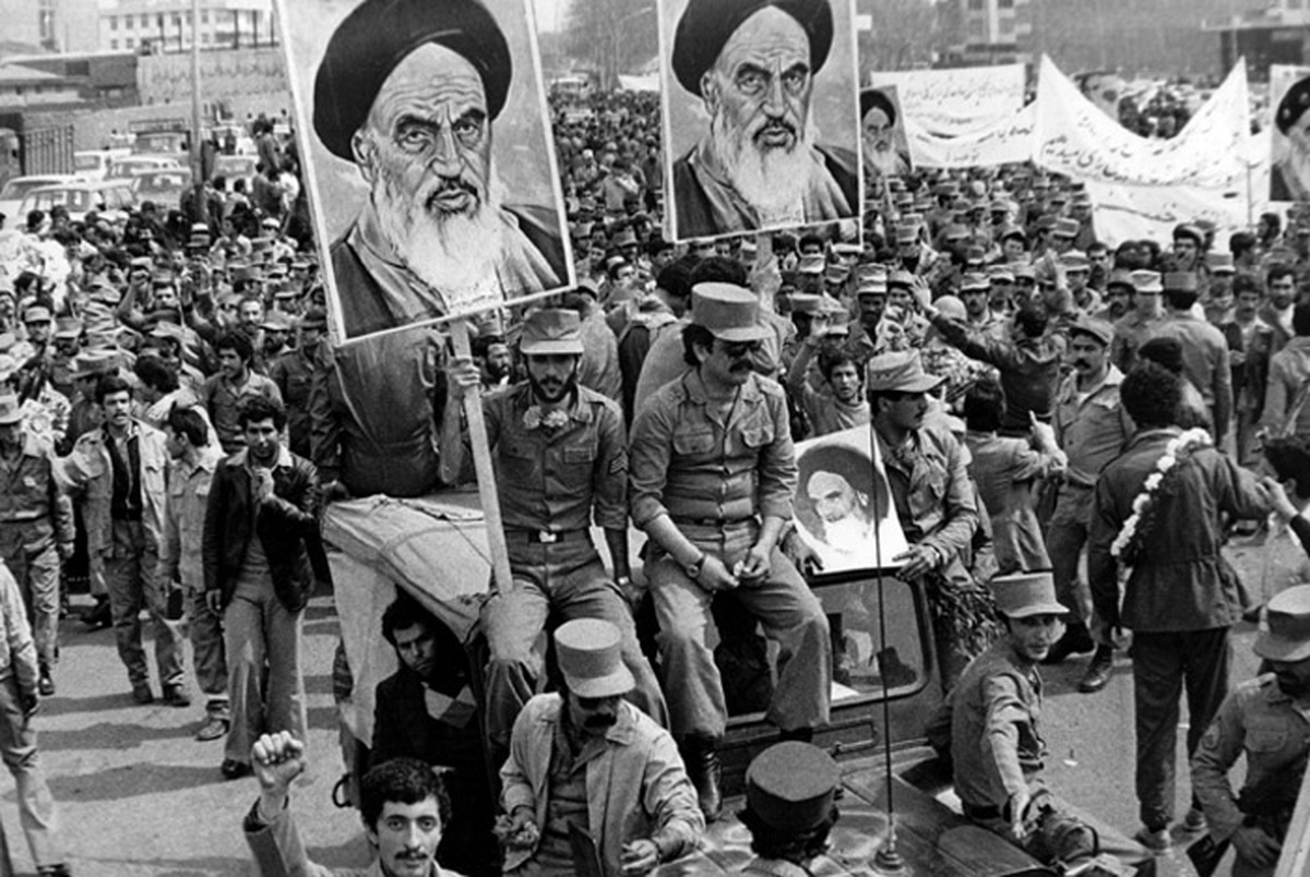 درخواست امام از مردم برای ادامه اعتصابات/محکومیت جنایات در اصفهان