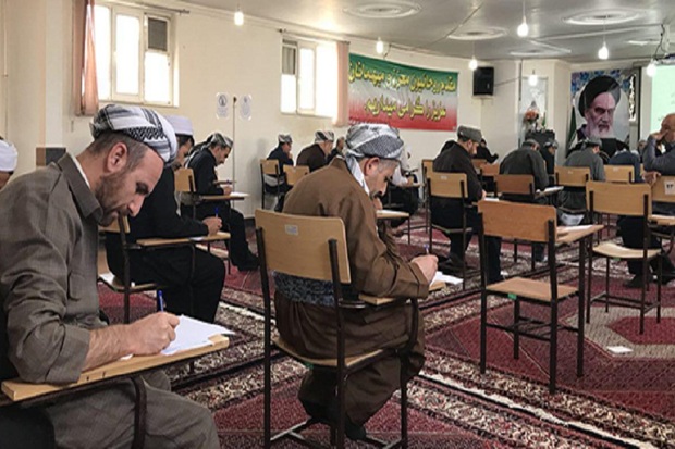 آزمون تعیین سطح روحانیون اهل سنت آذربایجان غربی برگزار شد