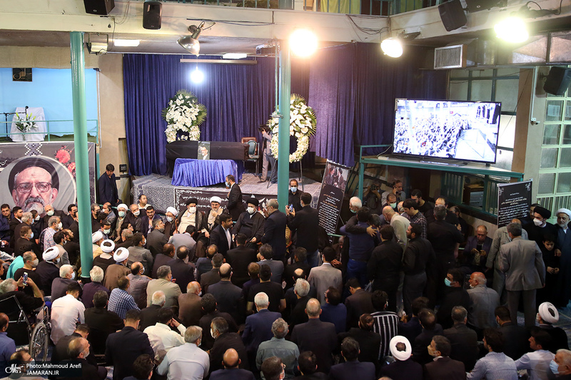 مراسم وداع با پیکر حجت الاسلام و المسلمین سید محمود دعایی در حسینیه جماران -1