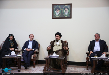 ابراز خرسندی سید حسن خمینی از شفاف‌سازی دولت در بودجه: «اتاق شیشه‌ای» راه مبارزه با فساد است/ ممکن است شفافیت در اوایل مسیر دردهایی داشته باشد ولی مردم واقعیات را می فهمند/ مدیران شهرداری از اتاق های خود بیرون بیایند