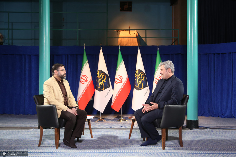 گفتگو حضور با تاجگردون