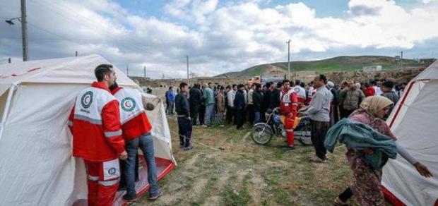 کمک های مردمی شهرستان لاهیجان به مناطق زلزله زده غرب کشور ادامه دارد