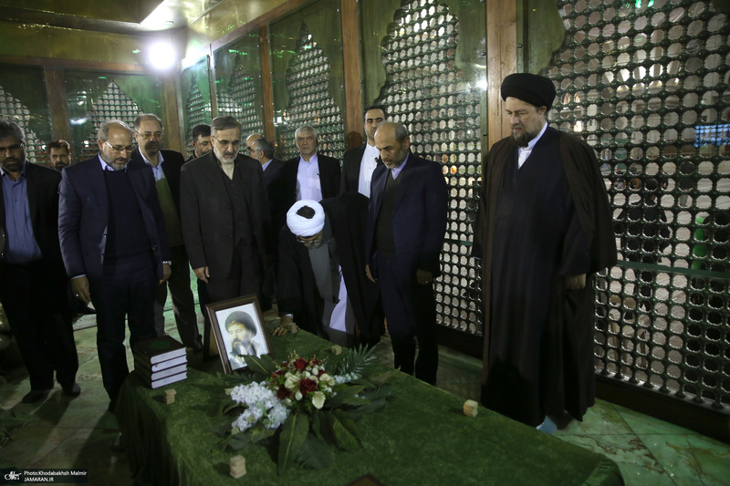 تجدید میثاق رئیس و جمعی از مدیران سازمان صداوسیما با آرمان‌های امام خمینی(س)-2