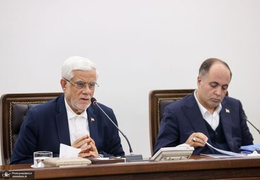 عارف: منابع حاصل از اصلاح ساختاری در کالابرگ هزینه می‌شود/ تولیدکنندگان شیر، قیمت را متعادل کنند/ دولت اهرم‌های قانونی برای نظارت بر بازار دارد/ اصناف بر بازار نظارت کنند/ از مردم برای همراهی با طرح اصلاح قیمت بنزین تشکر می‌کنیم