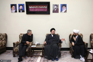 دیدار سرپرست و کارکنان وزارت خارجه باسید حسن خمینی در حرم مطهر امام خمینی (س)