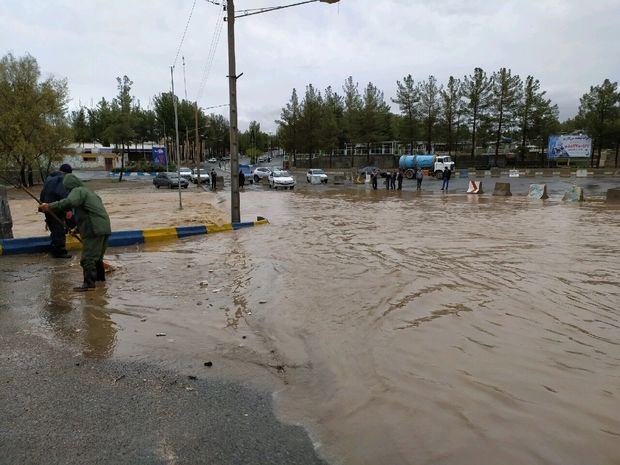 خوشحال از رحمت الهی و نگران سیلاب