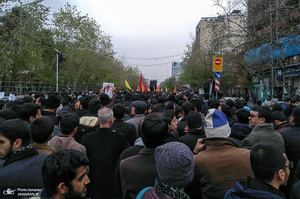 تجمع دانشجویان دانشگاه تهران در اعتراض به جنایت اخیر آمریکا و شهادت سردار سلیمانی