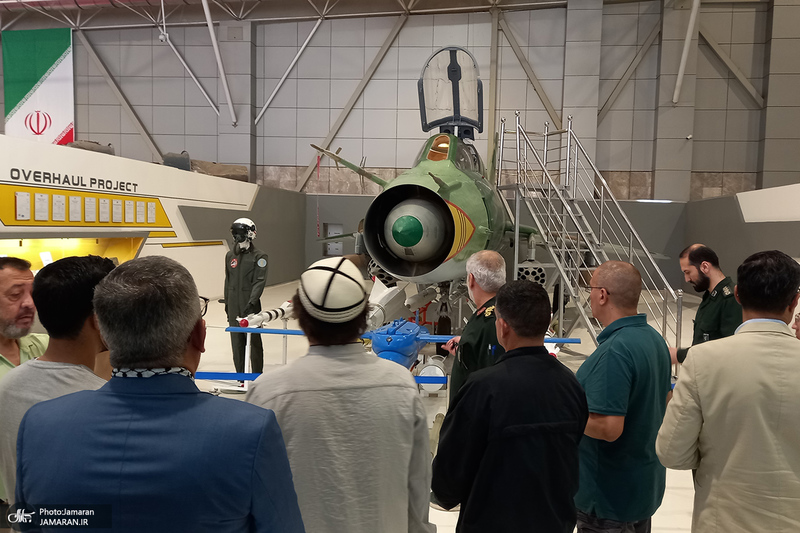 بازدید میهمانان خارجی مراسم بزرگداشت امام خمینی (س) از نمایشگاه دستاوردهای هوافضای سپاه