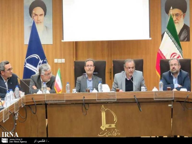 دانشگاهها برای حل مشکلات پای کار بیایند