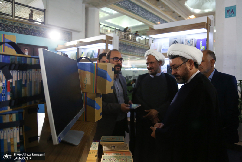 حضور حجت الاسلام و المسلمین علی کمساری در سی و ششمین نمایشگاه کتاب تهران