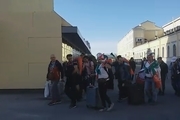 ورود هواداران ایران و مراکش به ایستگاه قطار سنت پترزبورگ و سکوت مراکشی ها در قبال فریاد