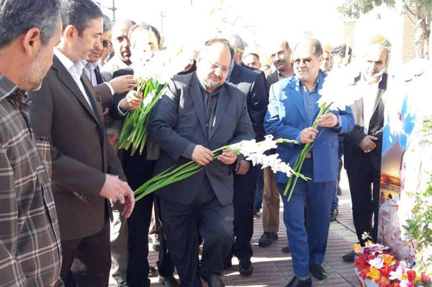 وزیر تعاون به مقام شامخ شهدای اراک ادای احترام کرد