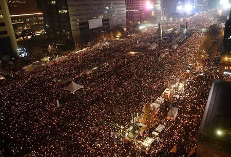 مردم کره‌جنوبی در شب سال نو هم برای برکناری رئیس‌جمهور تظاهرات می‌کنند