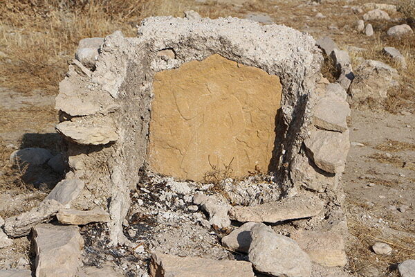 جویندگان گنج گورستان قاجاری را زیر و رو کرده‌اند