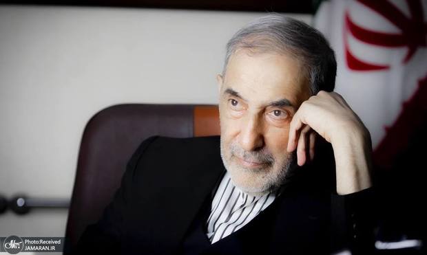 ترخیص علی اکبر ولایتی از بیمارستان پس از بهبودی نسبی از کرونا