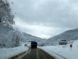 جاده های اصلی و فرعی چهاردانگه در محاصره برف و باران