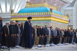 نماز ظهر و عصر روز ارتحال امام در حرم امام خمینی