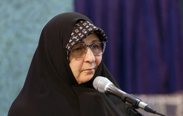 فاطمہ طباطبائی: امام کی توجہ انقلاب کے آغاز سے ہی "قیام للہ" اور "دل کی بیداری" پر مرکوز تھی