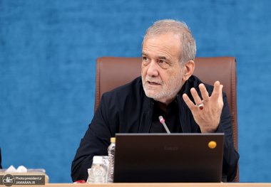 پزشکیان: آیا بی‌انصافی نیست کسانی که علیرغم برخوردهای نامناسب، باز هم پای کشور و رهبری ایستادند امروز نادیده گرفته شوند؟ همه مردم را ببینیم/ باید مردم را در تصمیم‌سازی‌ها شریک کنیم تا بخش بزرگی از چالش‌ها با تکیه بر همین سرمایه اجتماعی رفع شود