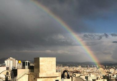 تصویری از رنگین کمان در آسمان تهران پس از بارش باران امروز