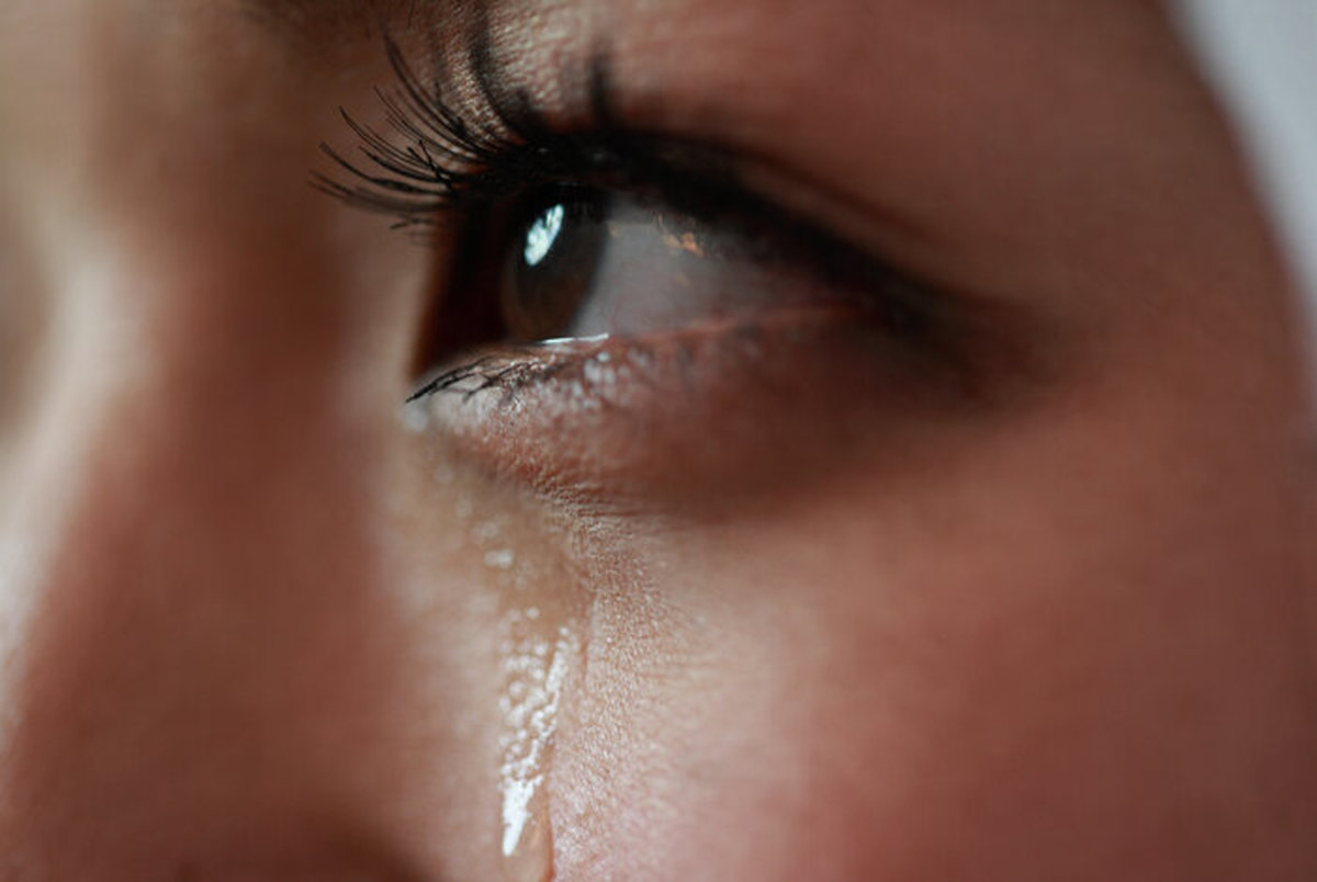اشک زن چه کاری با مرد می کند؟