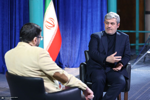 گفتگو حضور با تاجگردون