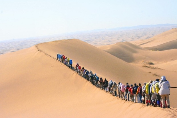 همراهی راهنمایان با تورهای ورودی به کویر مرنجاب ضروری است