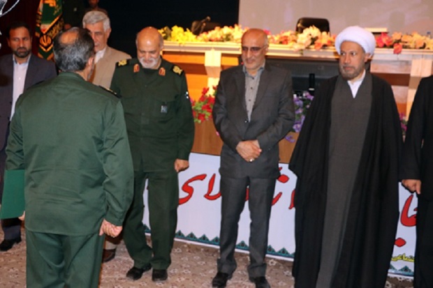 امام جمعه شیراز: خیال آمریکا برای بازگشت به گذشته باطل است