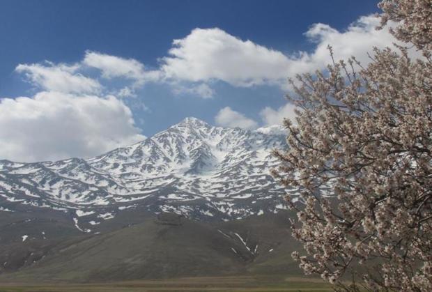 عمارت شازند روستایی با جلوه های طبیعی دلنواز