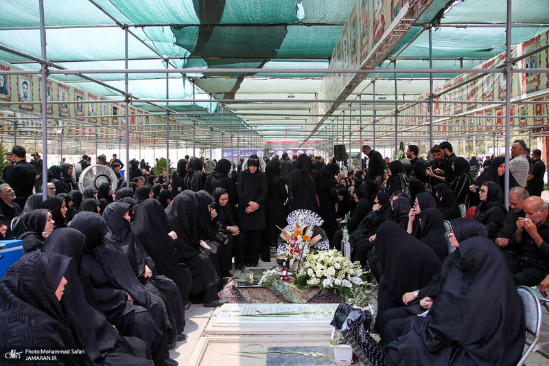 مراسم چهلمین روز شهدای جنگ تحمیلی ۱۲ روزه در قطعه 42 بهشت زهرا (س)