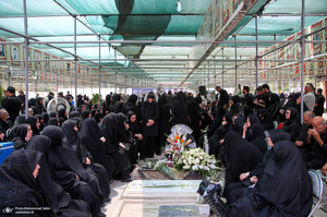 مراسم چهلمین روز شهدای جنگ تحمیلی ۱۲ روزه در قطعه 42 بهشت زهرا (س)