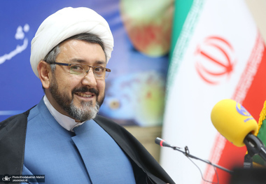 کمساری اعلام کرد: تشریح برنامه های هفته فرهنگی خمین/ دعوت از رییس مجلس شورای اسلامی برای افتتاحیه/ معاینه پزشکی و ویزیت رایگان/ مشاوره‌های رایگان حقوقی، تحصیلی و ازدواج و اهداء بسته‌های معیشتی و کمک آموزشی