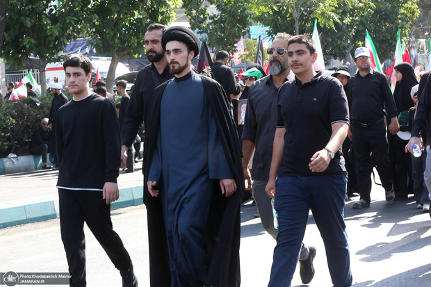 سید احمد خمینی در مراسم تشییع رهبر شهید در تهران + عکس‌ها