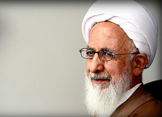 آیت‌الله جوادی آملی: جنگیدن با بیگانه‌ها برنامه دینی است