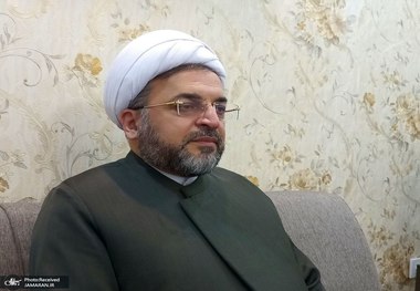 هادی سروش : نگرانی فاطمه (س) از دین داری گزینشی و کهنه شدنِ لباسِ دین است / پیامبر (ص) درباره مساجد زیبا و صفوف طولانی اما دل‌ها خالی از روح دین هشدار داده