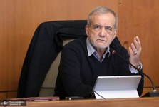 پزشکیان: روزانه ۱۷ میلیون دلار گاز فلر می‌سوزد که عدد بزرگی است/ برای توقف این وضعیت شبانه‌روز هم وقت بگذاریم کم است/ باید کارگروه ویژه تشکیل شود